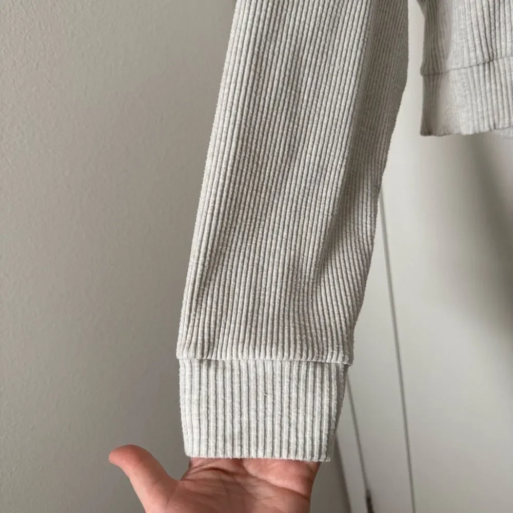 ALO Yoga Muse Cropped Hoodie Womens Sz L Gray Ribbed Long Sleeve Athleisure
